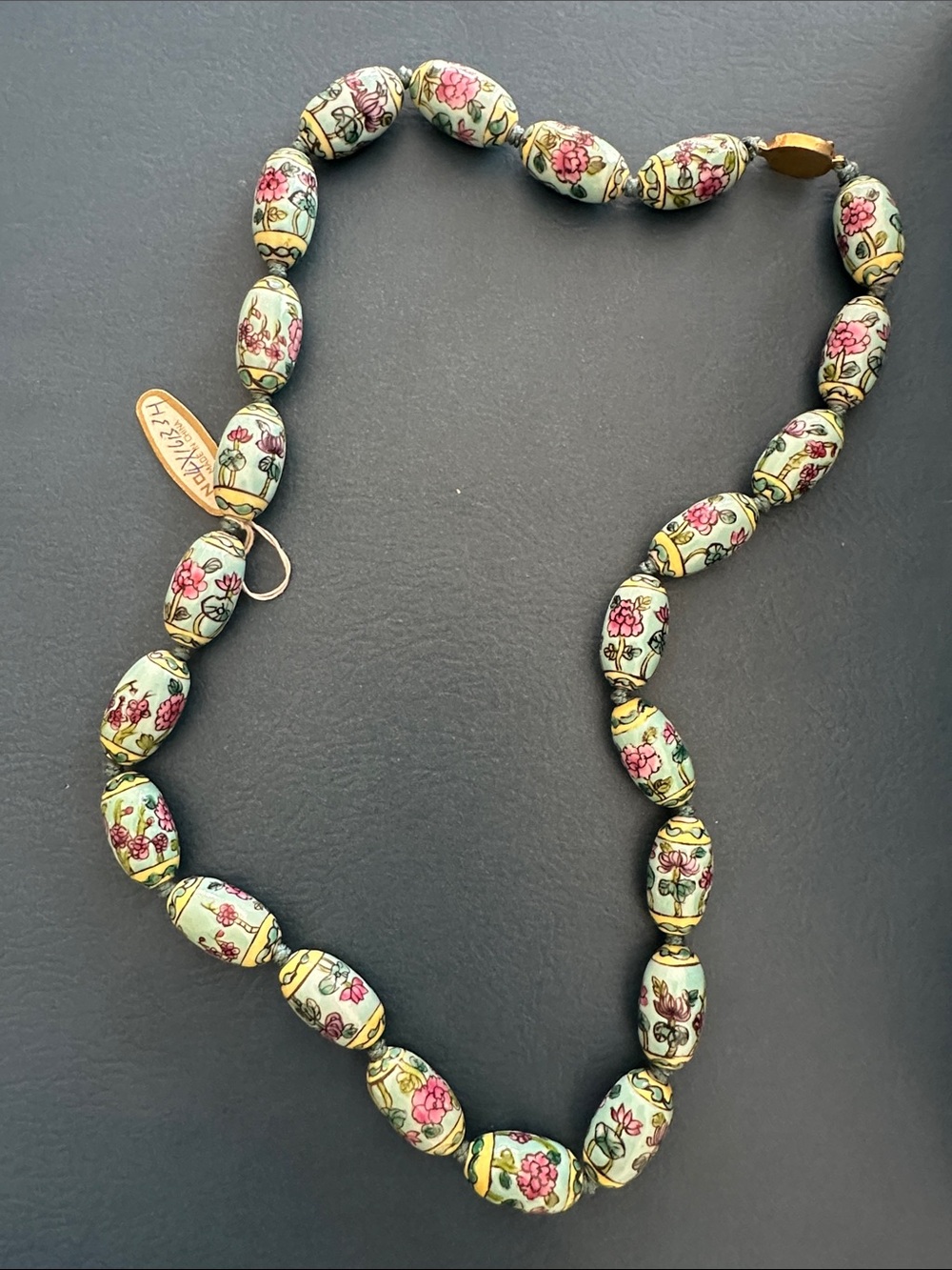 NEW listing 🌺 Rare Vintage Porcelain Necklace